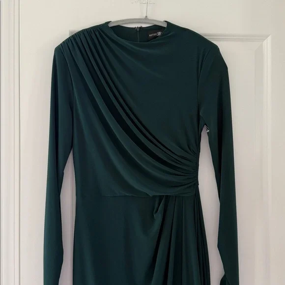 Betsy & Adam Ruffle Long Sleeve Sheath Gown- green - Picture 2 of 9